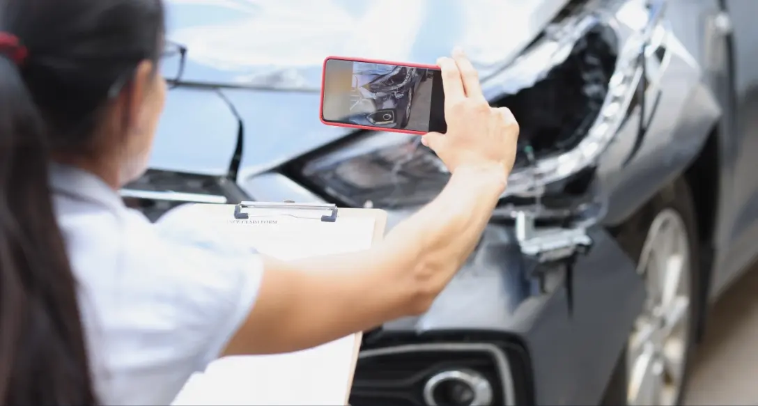 découvrez comment l'intelligence artificielle transforme la détection et la prévention de la fraude à l'assurance auto, améliorant la sécurité et réduisant les coûts.