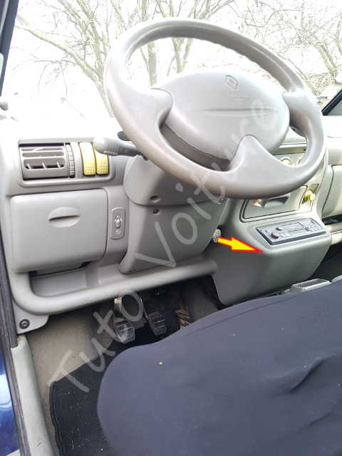 découvrez le mystère du capot verrouillé de la renault twingo et comment résoudre ce problème courant pour accéder facilement au moteur.