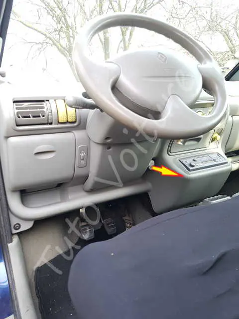 découvrez le mystère du capot verrouillé de la renault twingo et comment résoudre ce problème courant pour accéder facilement au moteur.