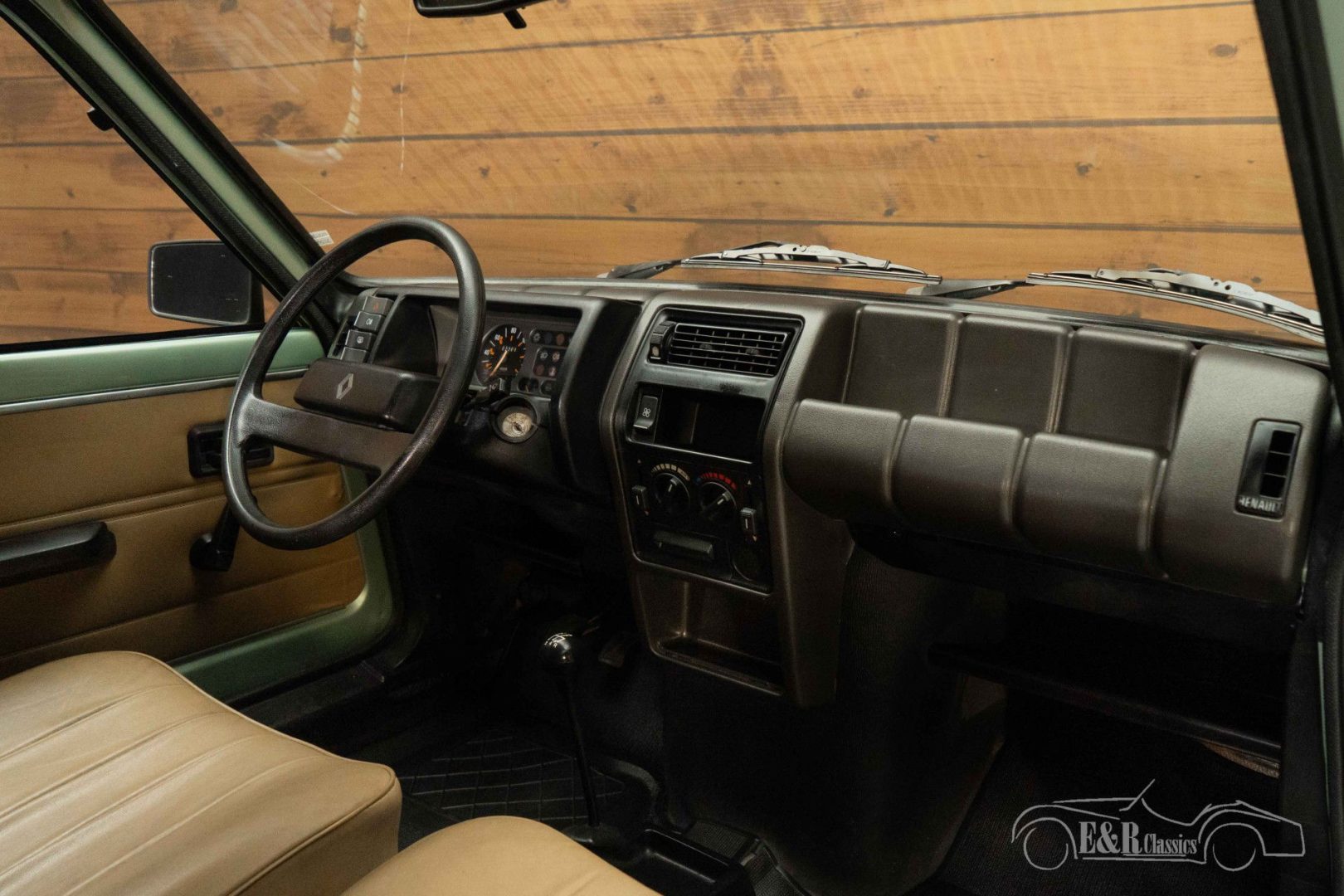 découvrez comment la renault 5 tl vintage s'est vendue jusqu'à 6 fois plus cher, une véritable icône automobile au charme intemporel.