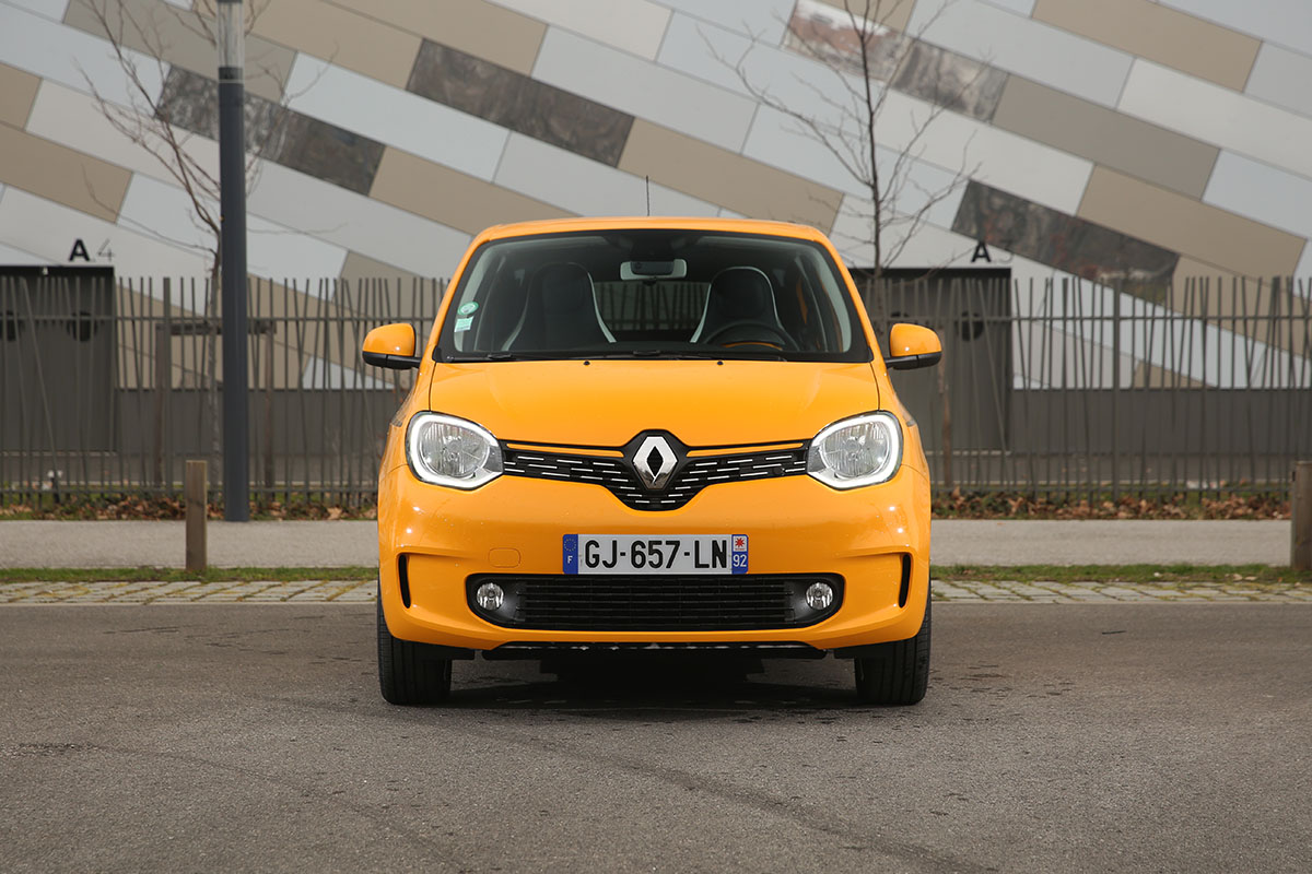 découvrez les offres exceptionnelles de renault qui casse les prix de la twingo e-tech. profitez d'une citadine électrique au meilleur prix dès maintenant !