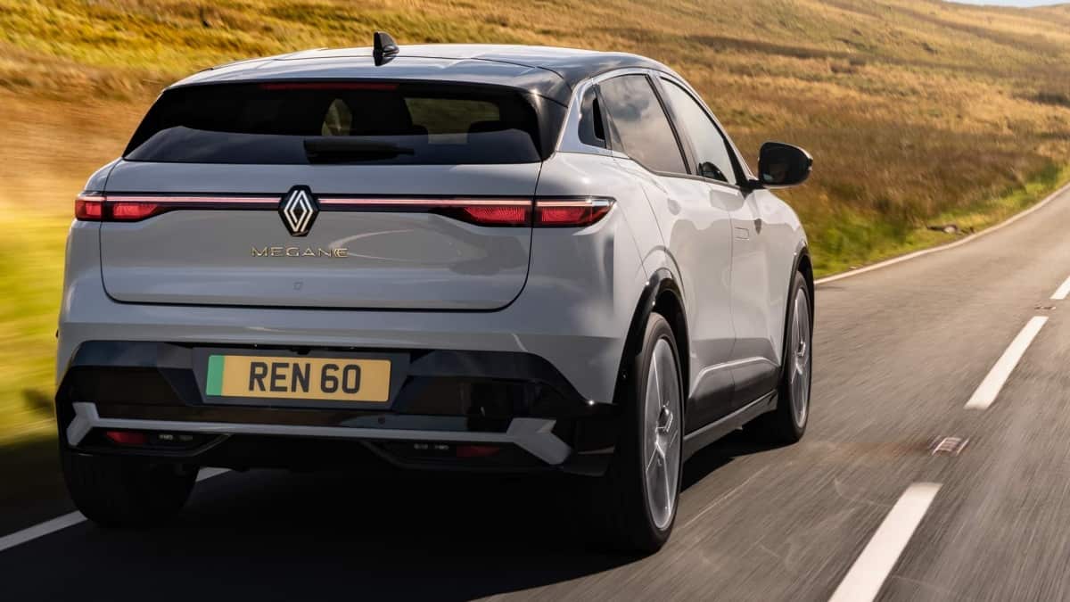 renault rappelle 32 000 véhicules austral et espace vi : découvrez si votre voiture est concernée par ce rappel important pour votre sécurité.