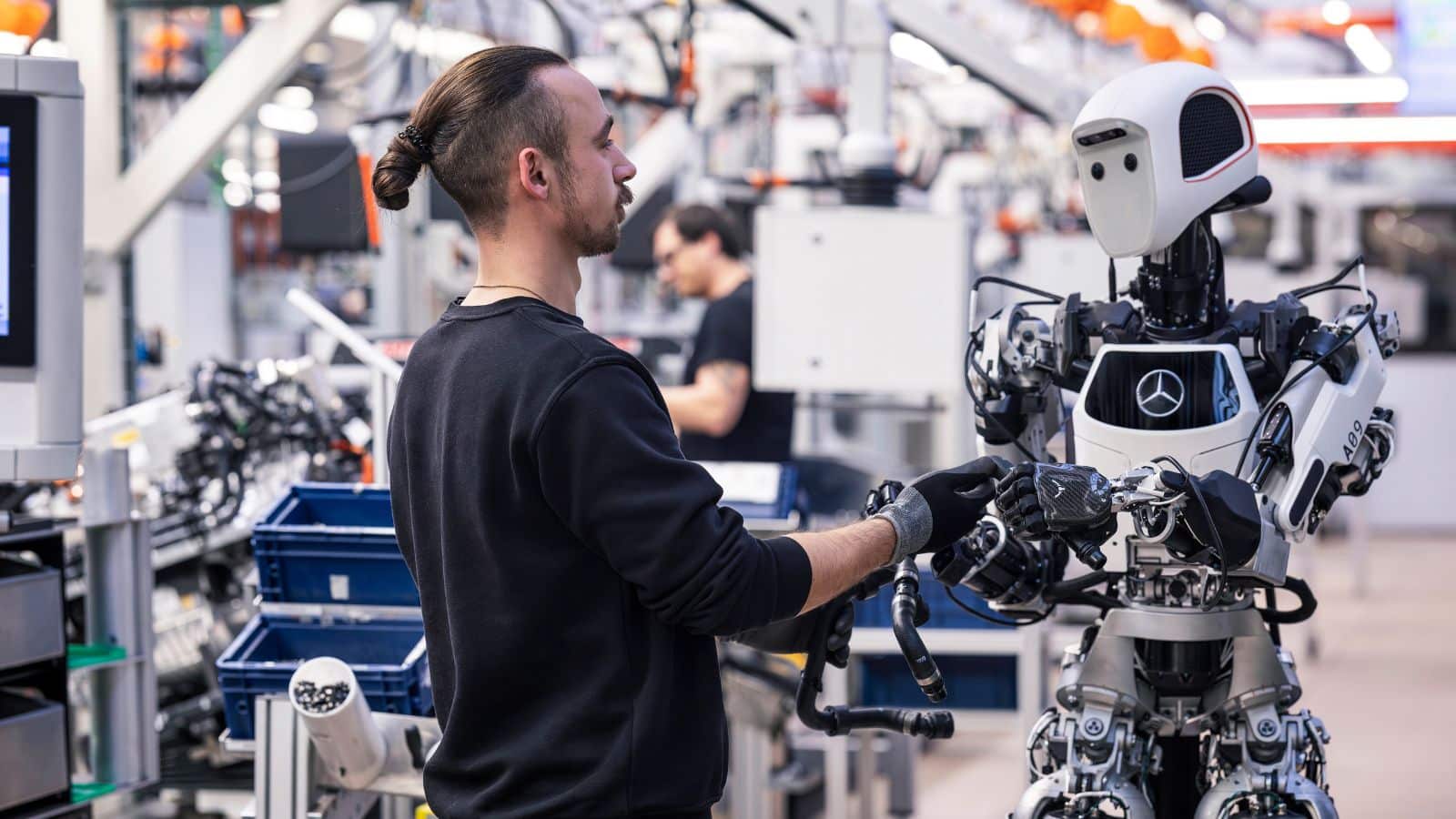 découvrez comment les robots humanoïdes révolutionnent l'industrie automobile en améliorant la précision, la productivité et la sécurité des processus de fabrication.