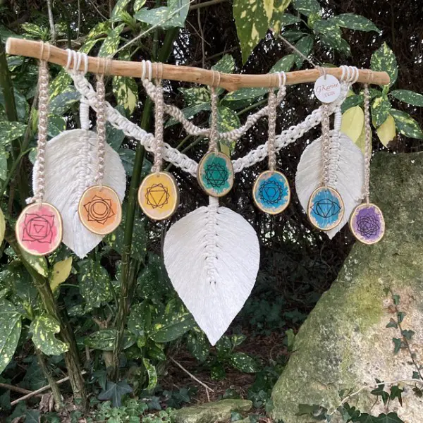 un roman émouvant qui célèbre la connexion profonde au vivant à travers le regard d'une habitante du perche, mêlant nature, émotions et découvertes.