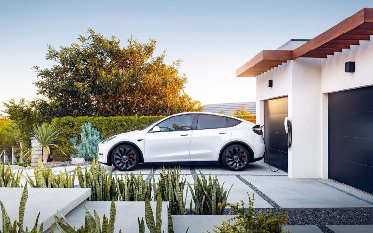 tesla fournit de l'électricité propre aux foyers du royaume-uni, contribuant à un avenir énergétique durable et respectueux de l'environnement.