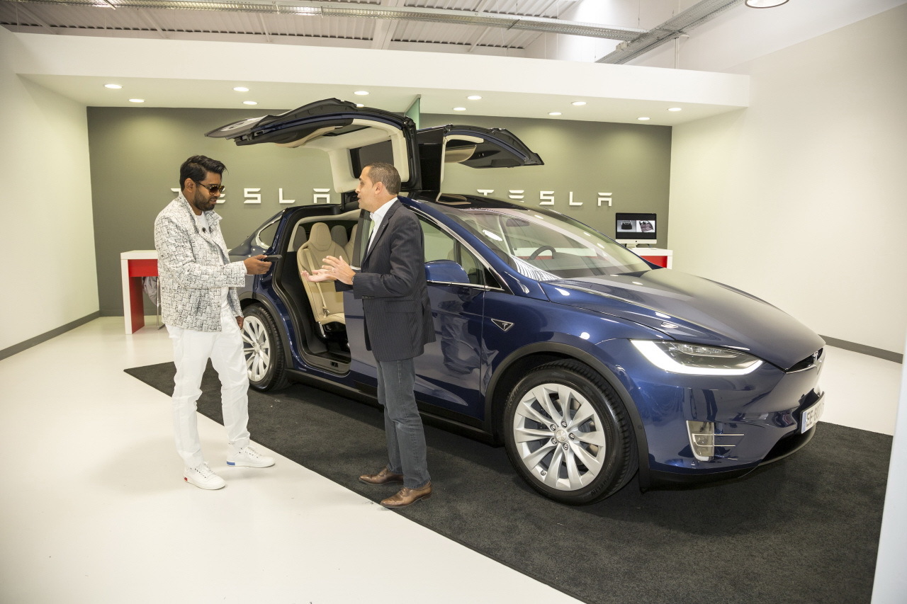 tesla fait face à des défis majeurs avec des revenus menacés, mettant en péril ses bénéfices et sa croissance future.