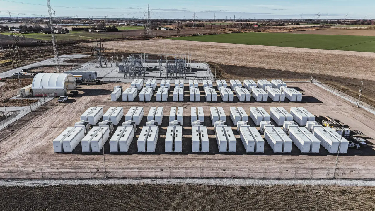 découvrez pourquoi les conducteurs sont conquis dès les premiers essais du tesla semi, le camion électrique révolutionnaire alliant performance, autonomie et innovation.