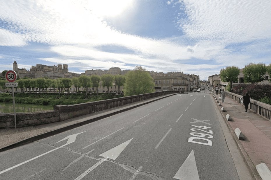 découvrez l'histoire surprenante d'une femme de 86 ans condamnée à cause d'une simple erreur de frappe sur son contrat d'assurance auto. analyse et implications légales.