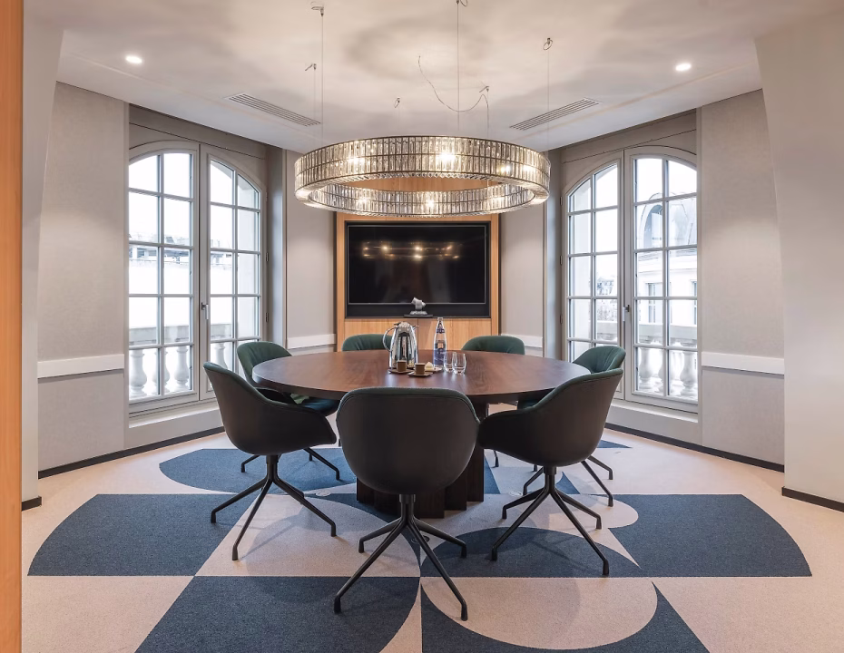 renault conserve sa position stratégique chez oddo bhf, renforçant ainsi son partenariat et ses perspectives de croissance sur le marché.