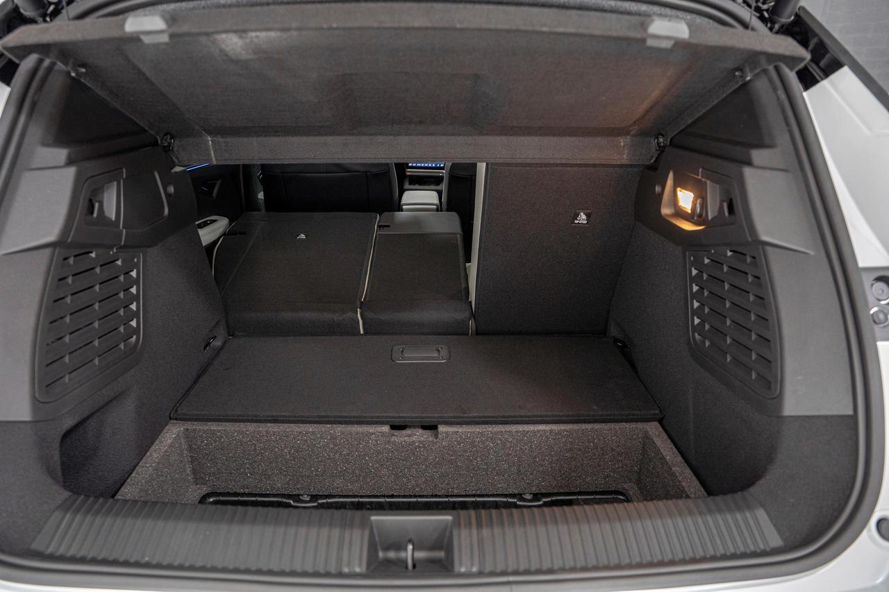 découvrez la révolution électrique imminente de renault avec la nouvelle génération du scénic, alliant innovation, performance et écologie.