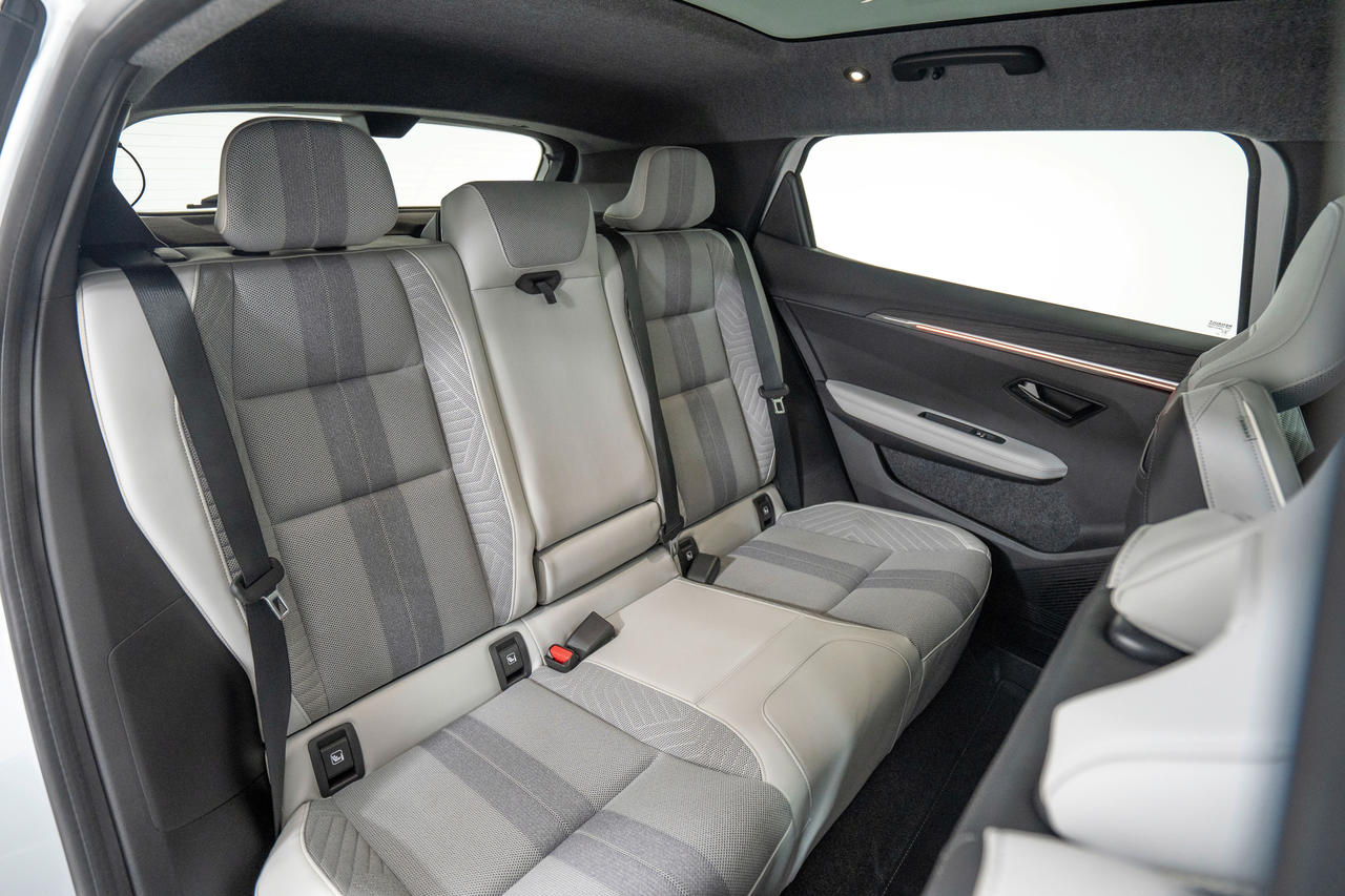 découvrez la révolution électrique imminente de renault avec la nouvelle génération post-scénic, alliant innovation, performance et écologie.