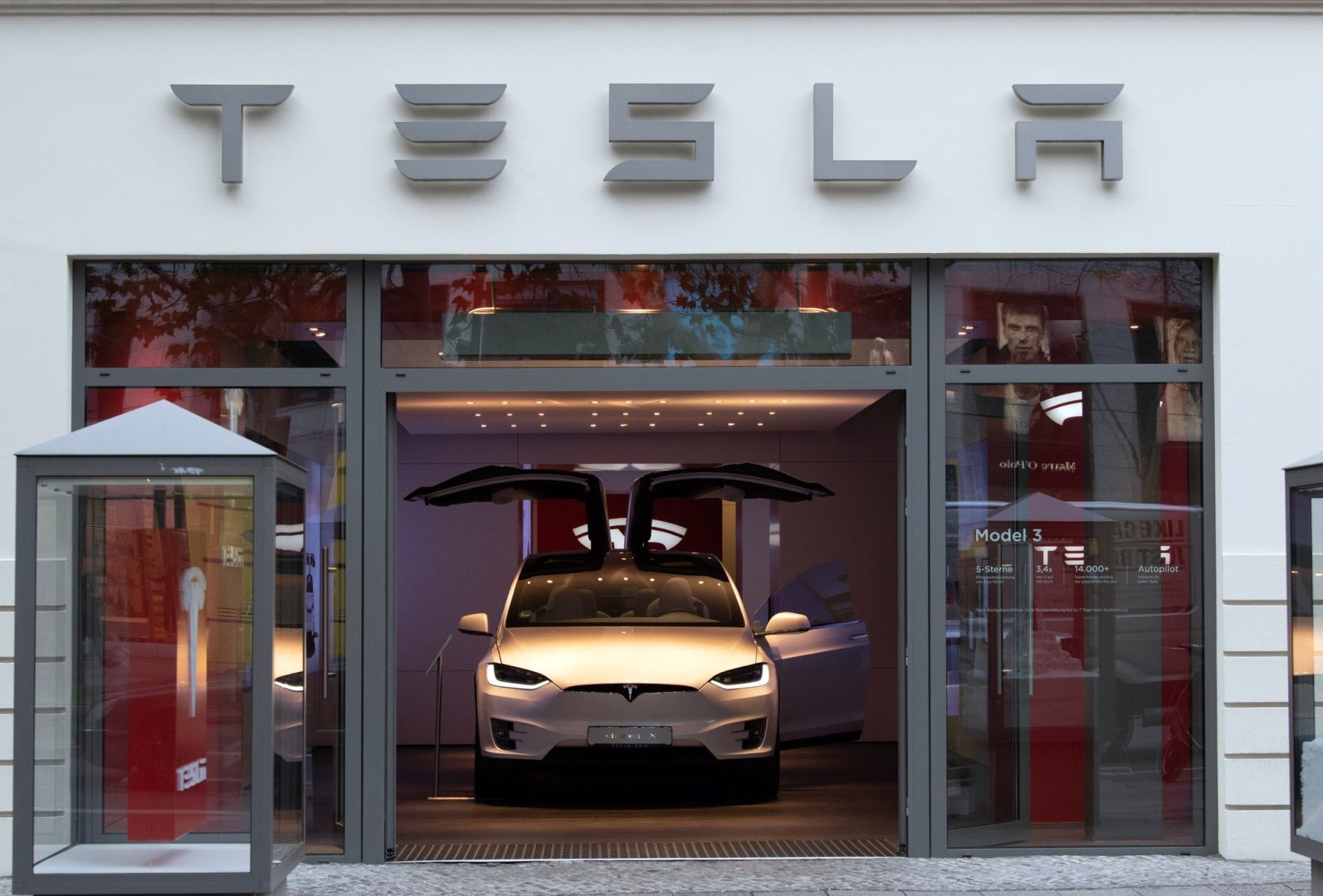 découvrez comment tesla innove pour prévenir le chaos et les files d’attente, offrant ainsi une expérience fluide et optimisée à ses utilisateurs.
