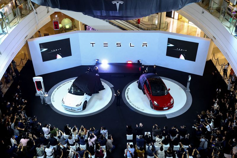 tesla affiche une trésorerie positive au premier trimestre, renforçant sa solidité financière et son potentiel de croissance.