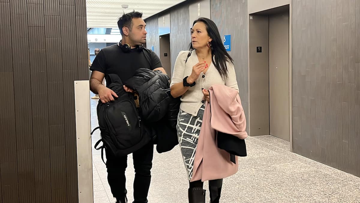 trois personnes reconnues coupables pour s'être déguisées en ours et avoir utilisé des voitures de luxe dans une affaire hors du commun.