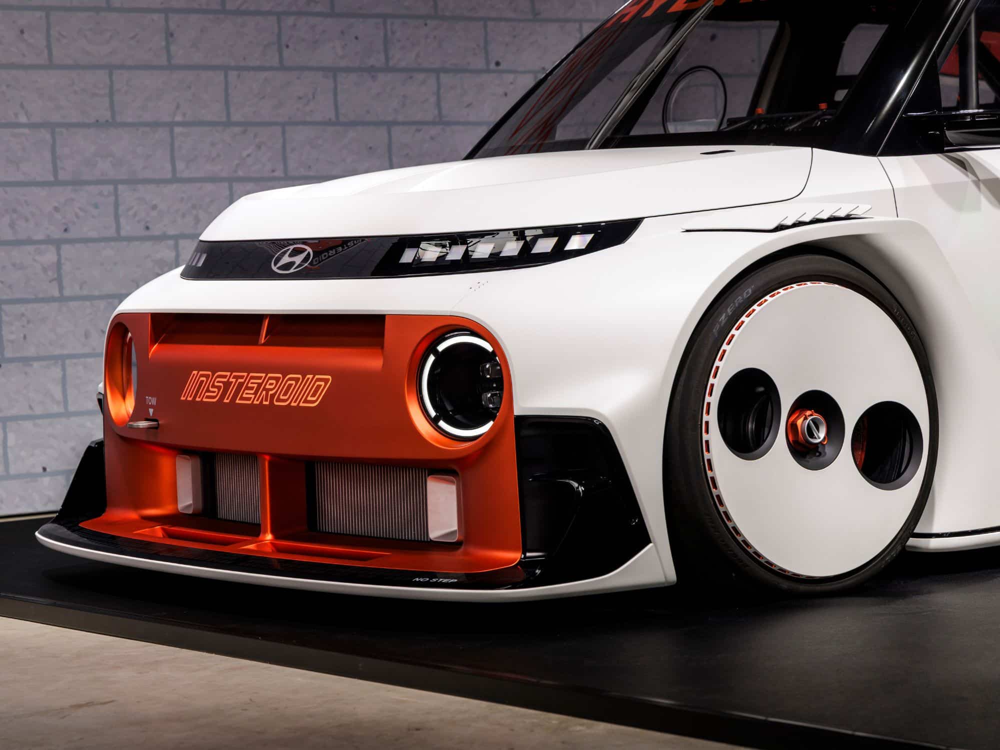 hyundai lance un système embarqué innovant qui sera intégré à 20 millions de véhicules, révolutionnant l'expérience de conduite avec des technologies avancées et une connectivité optimale.