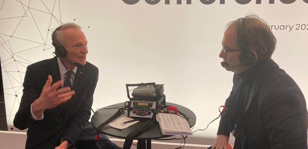 renault : annonce du départ de jean-dominique senard en 2027 et perspectives sur son futur successeur à la tête du groupe.