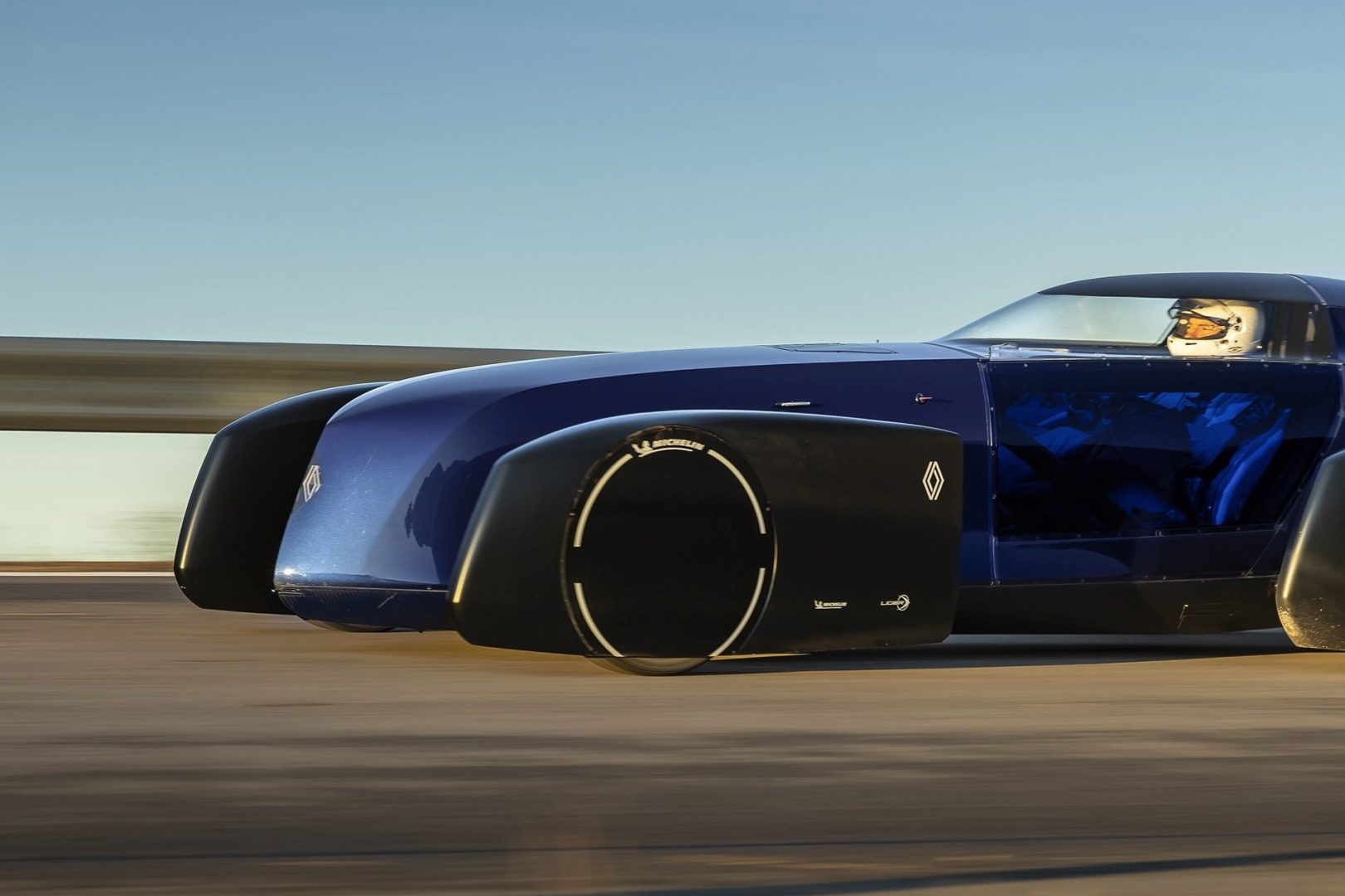 renault présente sa nouvelle batterie offrant une autonomie impressionnante de 1400 km, révolutionnant ainsi la mobilité électrique.