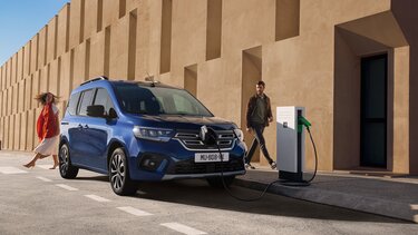 renault présente une nouvelle batterie révolutionnaire offrant une autonomie impressionnante de 1400 km, repoussant les limites de la mobilité électrique.