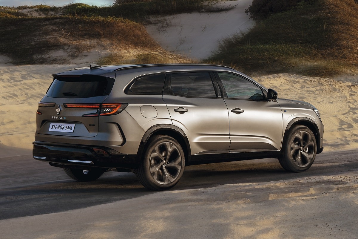 renault dévoile une émission samouraï majeure, explorant l'art et la culture japonaise à travers un prisme innovant et captivant.