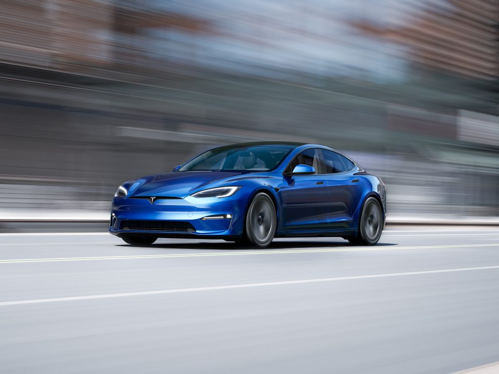 tesla étend la conduite autonome en europe, offrant une technologie avancée pour une expérience de conduite plus sûre et innovante.