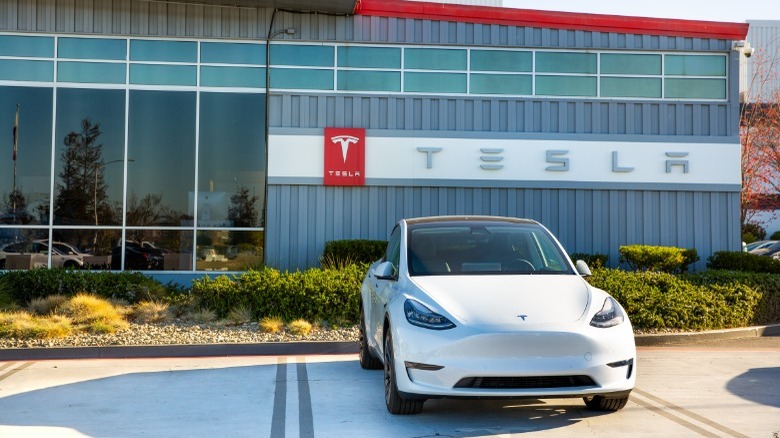 découvrez les enjeux du déploiement de tesla fsd en europe avec le bras de fer décisif mené par la suède, au cœur de l'innovation automobile.