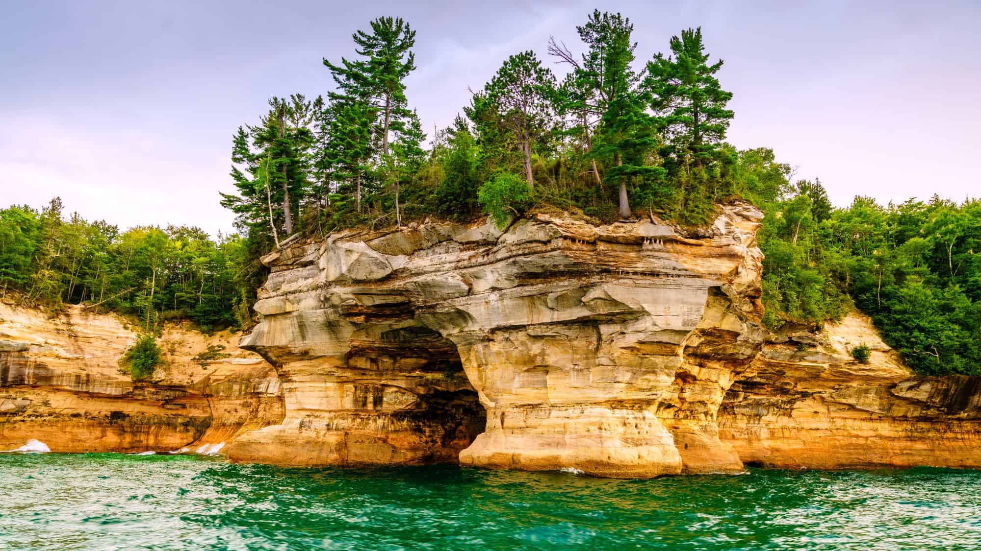 découvrez pourquoi le michigan est un enjeu crucial pour le parti démocrate dans cette analyse approfondie des combats politiques clés de la région.