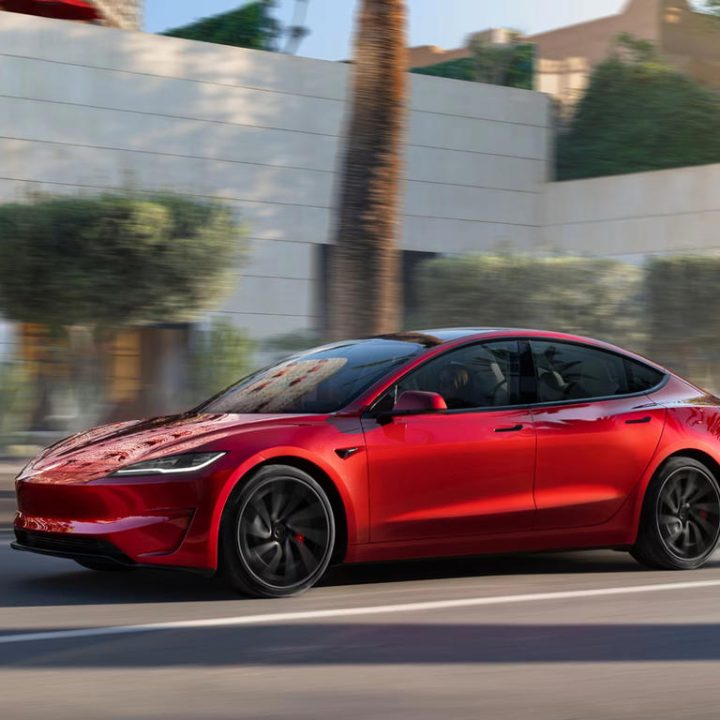 tesla présente le cybercab, un robotaxi innovant sans volant offrant une expérience de conduite autonome révolutionnaire.